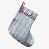 ストッキングパーソナライズされたホワイトウォッシュウッドバーンドアCo ラージクリスマスストッキング (正面 (吊り時))