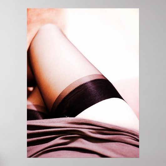ストッキング脚がスカートの下に現れる ポスター (正面)