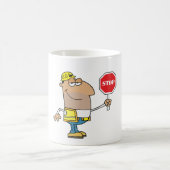 ストップサインのマグカップを持つ男 コーヒーマグカップ (中央)