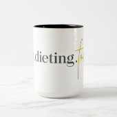 ストップダイエット。永遠に。マグ ツートーンマグカップ (中央)