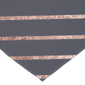 ストライプなエレガントな上品のばら色の金ゴールドおよび濃紺 ショートテーブルランナー (コーナー)