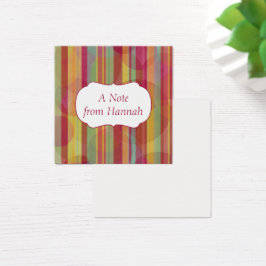 ストライプなカラフル及び円上の名前入りなバッジ