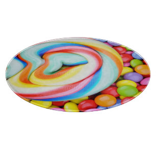 ストライプのな棒つきキャンデーおよび多彩のSmarties カッティングボード