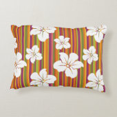 ストライプのな背景の白い花 アクセントクッション (裏面)