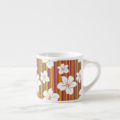 ストライプのな背景の白い花 エスプレッソカップ (右)