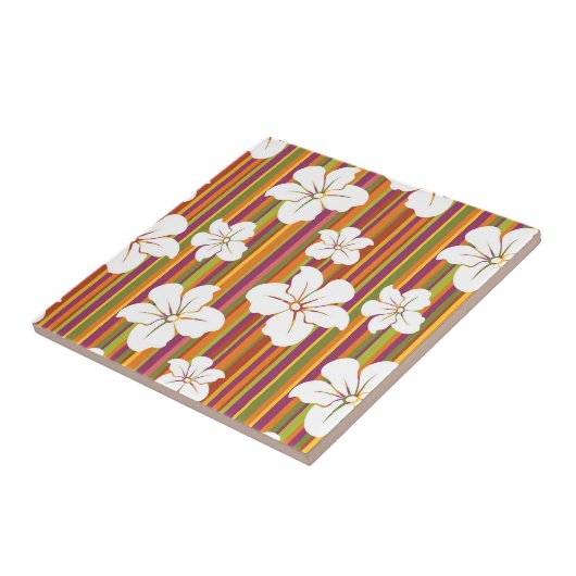 ストライプのな背景の白い花 タイル (側面)