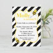 ストライプののまわりに誕生日パーティーの招待 招待状 (スタンド正面)