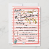 ストライプのゴールド&コーラル色の看護師卒業招待状 招待状 (正面)