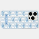 ストライプのブルーコケットリボンのモノグラム Case-Mate iPhoneケース (裏面 (横))