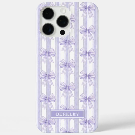 ストライプのモノグラム入り紫のクォケットボウズ Case-Mate iPhoneケース (裏面)