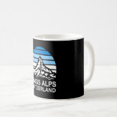 ストライプの空のスイスアルプスのレトロな山の景色 コーヒーマグカップ (正面右)