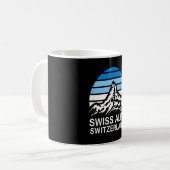 ストライプの空のスイスアルプスのレトロな山の景色 コーヒーマグカップ (正面左)