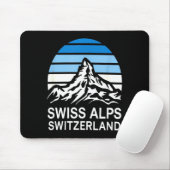 ストライプの空のスイスアルプスのレトロな山の景色 マウスパッド (マウス)