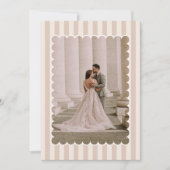 ストライプの背景とホタテの縁取りの結婚式の写真 サンキューカード (正面)