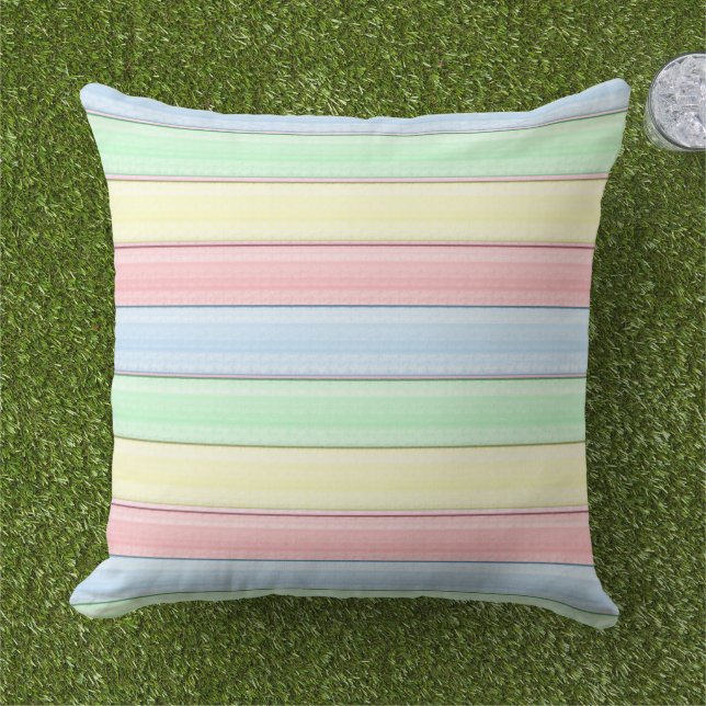 ストライプパステルカラフル幾何モダン的 アウトドアクッション (芝生)
