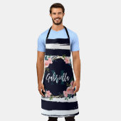 ストライプフローラ枠モノグラム エプロン (着用した状態)