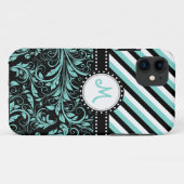 ストライプ及びモノグラムが付いている水の青および白いダマスク織 Case-Mate iPhoneケース (裏面(横))