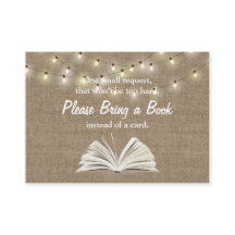 ストリングライトで本を持って来る赤ちゃんシャワー挿入