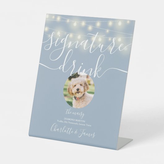 ストリングライトダスティブルーペットのシグネチャードリンク 台座サイン (正面)