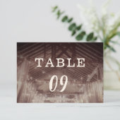 ストリングライト付きバーン垂木テーブル番号 招待状 (スタンド正面)