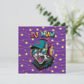 ストリートキャットDJの態度 – 大胆なストリートウェアアート 招待状 (スタンド正面)