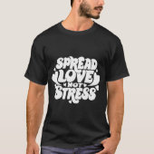 ストレスではなく愛を広げよう - レトロなグルービーなタイポグラフィ Tシャツ (正面)