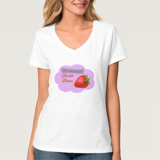 "ストレスはあるけど幸せいっぱい ストロベリーTシャツ" Tシャツ (正面)
