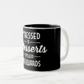 ストレスはデザートのスペルを逆にする ツートーンマグカップ (正面右)