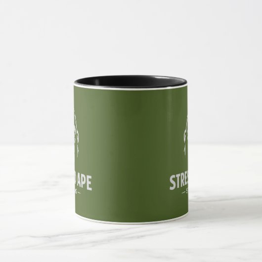 ストレスを感じる猿スタジオグリーンロゴ マグカップ (中央)