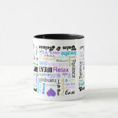 ストレスレリーフ、浮き彫りの穏やかで及びリラックスさせるなタイポグラフィのマグ マグカップ (中央)