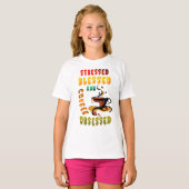ストレス賛美とコーヒーに悩まされる Tシャツ (正面フル)