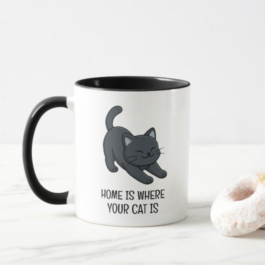 ストレッチする黒猫 カスタムテキスト マグカップ (ドーナツ)