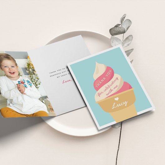 ストロベリーアイスクリームスワール子供の誕生日 サンキューカード