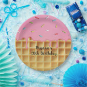 ストロベリーアイスクリームワッフルコーン誕生日 ペーパープレート (パーティー)