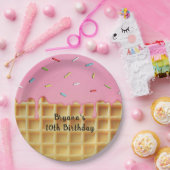ストロベリーアイスクリームワッフルコーン誕生日 ペーパープレート (パーティー)