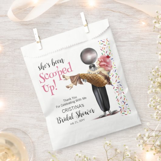 ストロベリーアイスクリーム掬い上げブライダルシャワー フェイバーバッグ (クリップ留めされた状態)