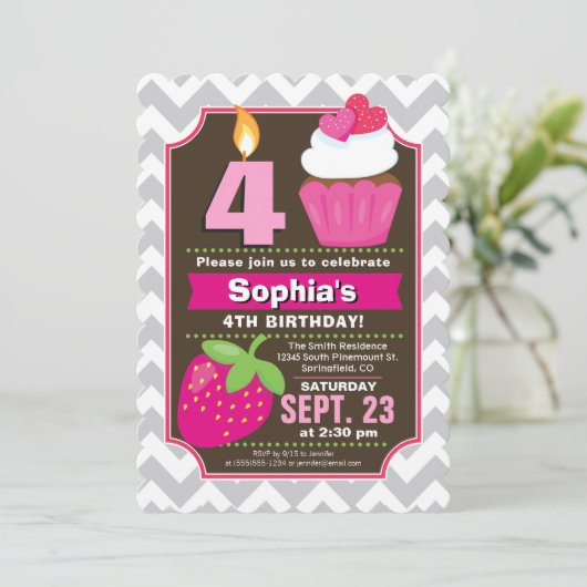ストロベリーカップケーキガール誕生日招待状 招待状 (スタンド正面)