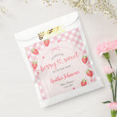 ストロベリースイートベビーガールベビーシャワー フェイバーバッグ (封をした状態)