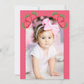 ストロベリースイートベリーファースト誕生日写真 招待状 (裏面)