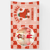 ストロベリースケート | レトロローラスケートで滑る誕生日 横断幕 (縦)