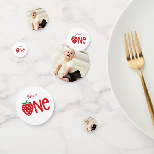 ストロベリーテーマ3-Photo最初の誕生日装飾 コンフェッティ (グループ)