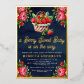 ストロベリーバスケット甘い赤ちゃんシャワー海軍ブルー金ゴールド 箔招待状 (正面)