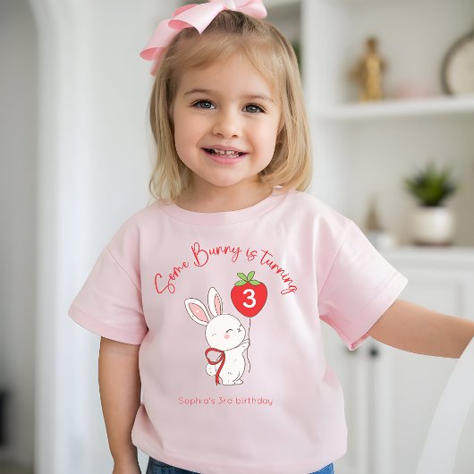 ストロベリーピンクのバースデー写真入りSome Bunnyグッズ ベビーTシャツ