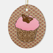 ストロベリーピンクの曇りカップケーキ セラミックオーナメント (左)