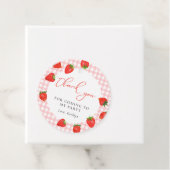 ストロベリーピンクの格子柄ジンガム誕生日ありがとう フェイバータグ (インサイチュ)