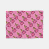 ストロベリーピンクアイスクリームスクープワッフルコーングルメ フリースブランケット (正面(横))