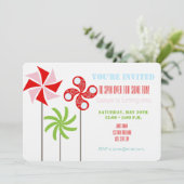 ストロベリーピンホイールをテーマにした誕生日 – ブルーバック 招待状 (スタンド正面)