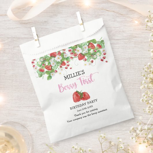 ストロベリーファースト誕生日パーティーフェイスバッグ フェイバーバッグ (クリップ留めされた状態)