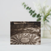 ストロベリーフ想像ィールズトリビュートセントラルパークNYC ポストカード (スタンド正面)