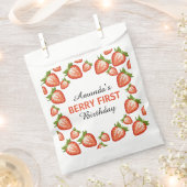 ストロベリーベリーファースト誕生日ベビーガールピンク フェイバーバッグ (クリップ留めされた状態)